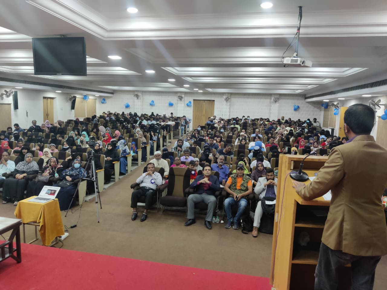 Meezan Educational Institute healthcare training class 2